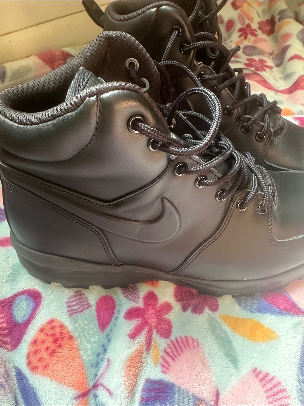 Nike Men’s Black High-Top Leather Boots